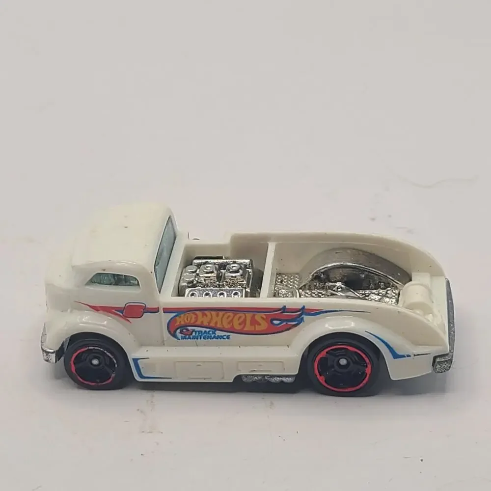 White Mig Rig ©2013 Hot Wheels Diecast Car FD